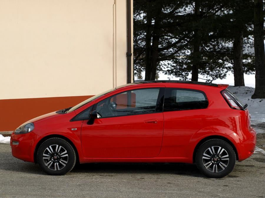  Fiat Punto TwinAir 3-Door 2012 года  (фото 9 из 16)